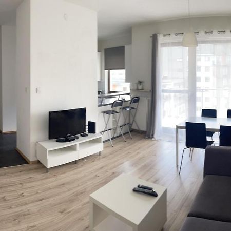 Apartament Obrzezna Airport Apartment Varşovia Exterior foto