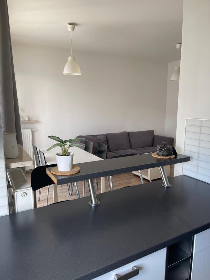 Apartament Obrzezna Airport Apartment Varşovia Exterior foto